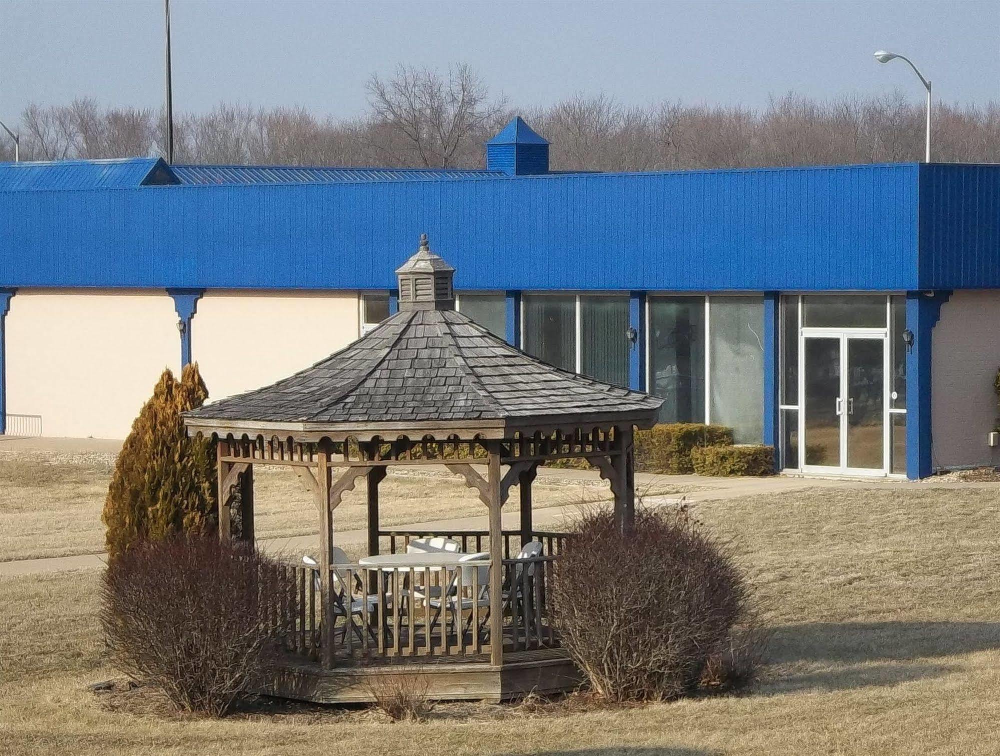 Macomb Inn Екстер'єр фото