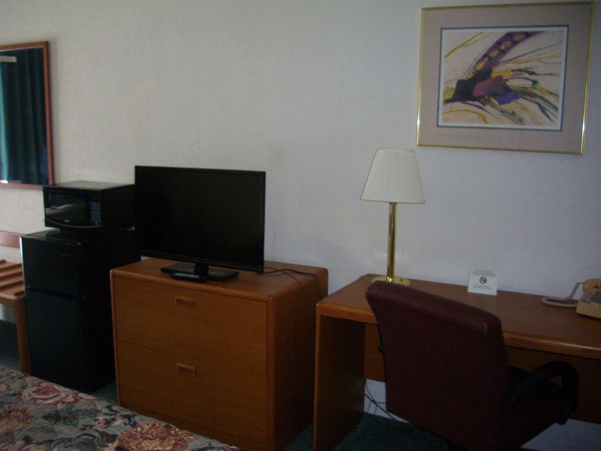 Macomb Inn Екстер'єр фото