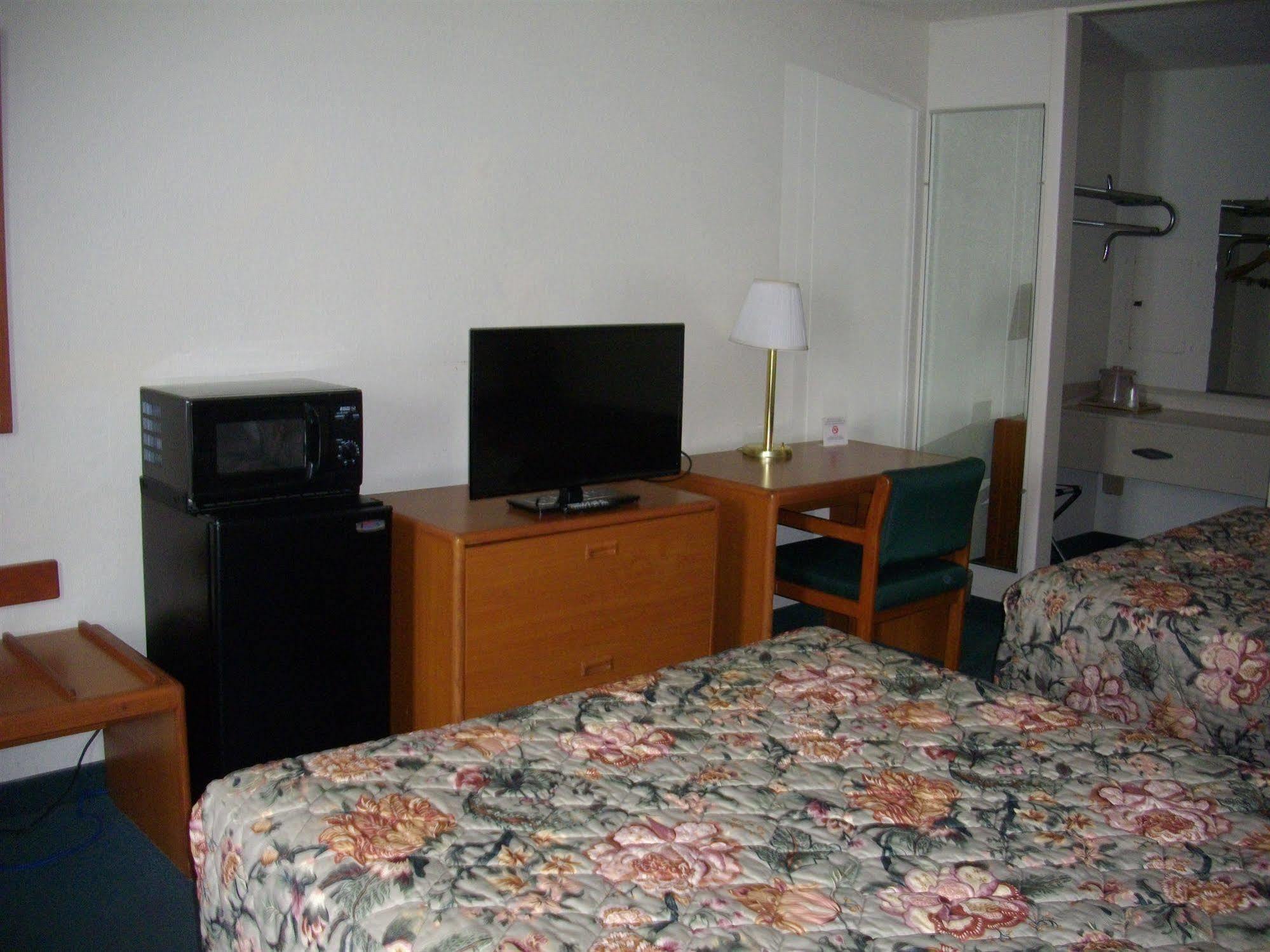Macomb Inn Екстер'єр фото